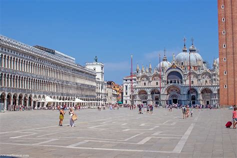 Foto storica: Partigiani garibaldini in piazza San Marco a Venezia