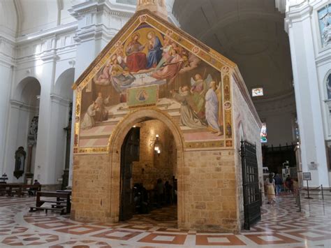 Santa Maria degli Angeli - La Porziuncola all'interno della Basilica