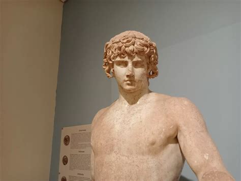 Statua di Antinoo in vesti egizie (Osirantinous)