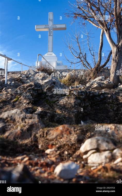 Foto del Krizevac con la croce bianca