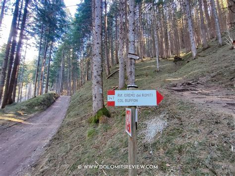 Sentiero della Via Crucis che conduce all'Eremo dei Romiti