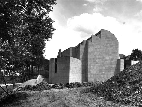 Foto storica della chiesa di Riola in costruzione, dagli Archivi A. Aalto Italia C.S.M.A.