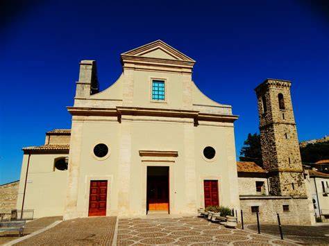 Foto della facciata della Chiesa di San Remigio a Fara San Martino