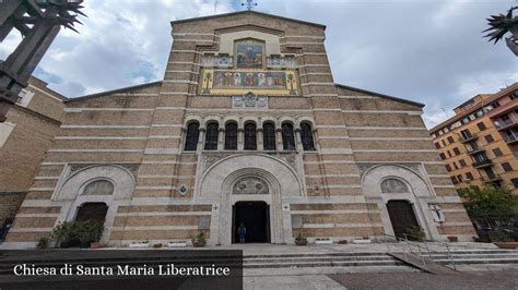 Facciata della Chiesa di Santa Maria Liberatrice con dettaglio dei portali