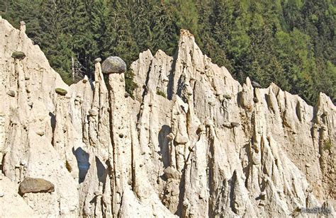 Foto delle Piramidi di terra di Plata in Val Pusteria
