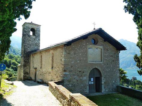 Foto della chiesa di San Lorenzo a Mandello del Lario
