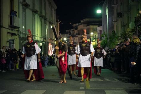 Rappresentazione storica della Morte di Carnevale a Sorrento (illustrazione)