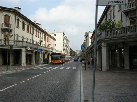 Scorcio dell'ex Istituto di via Piave a Mestre