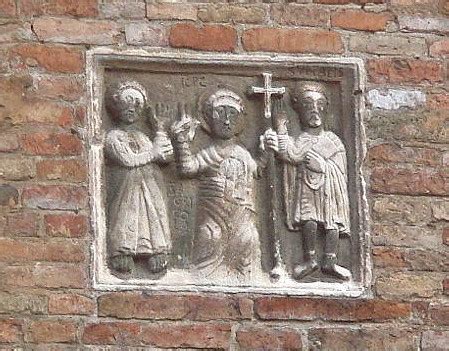 Dettaglio della mattonella scolpita con Vitale, Agricola e Cristo sulla facciata della chiesa
