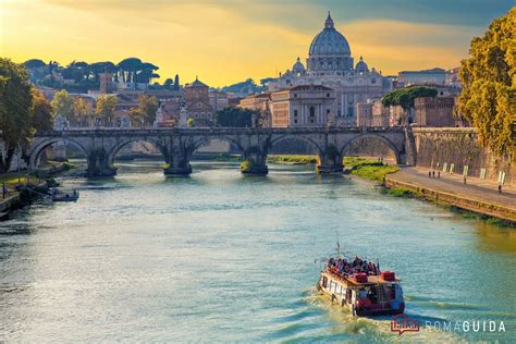 Vista di Roma antica con le mura e il fiume Tevere