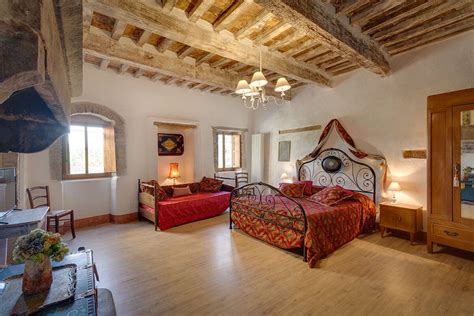 Foto di una delle camere del B&B Casa Compostela con letto e scrivania