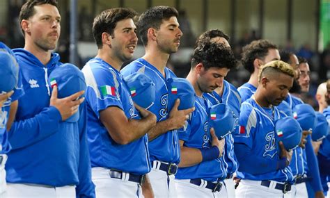 Infografica con i principali successi della squadra di baseball di Salve Regina sotto la guida di Eric Cirella
