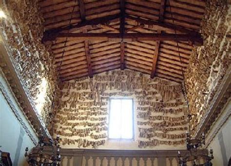 Collezione di ex voto anatomici del Santuario di Romituzzo