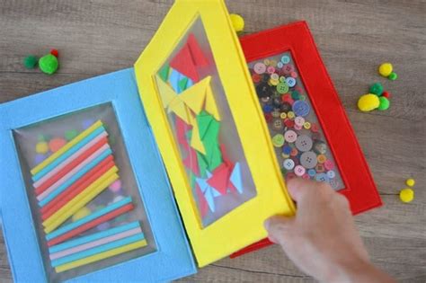 Libro tattile per bambini con elementi testurizzati