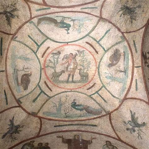 Mosaico con simboli cristiani antichi: buon pastore, pesce, colomba