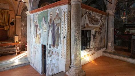 Affreschi medievali ritrovati all'interno dell'Eremo di Santa Caterina
