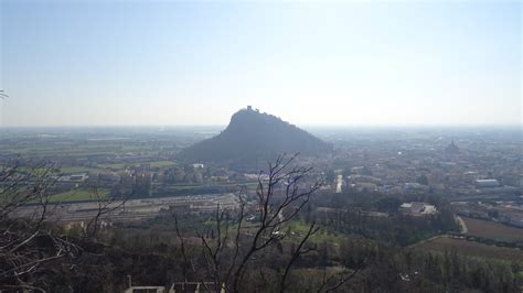 Monte Ricco a Monselice con vista sugli insediamenti religiosi