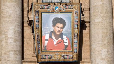 Ritratto di Carlo Acutis, giovane beato della Chiesa Cattolica