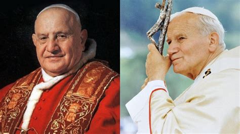 Funerale di Papa Giovanni Paolo II con i fedeli che mostrano lo striscione 