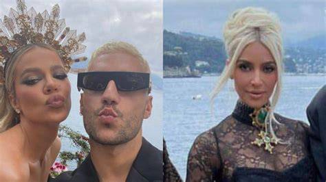 Sorelle Kardashian al matrimonio di Kourtney a Portofino con gioielli a croce
