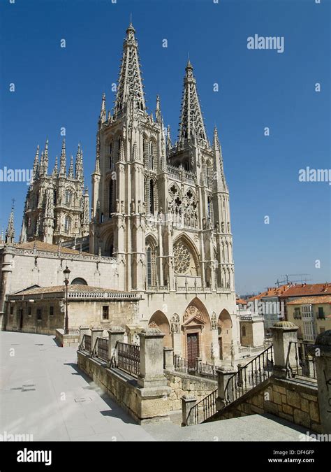 Cattedrale di Burgos con le sue guglie imponenti, vista esterna