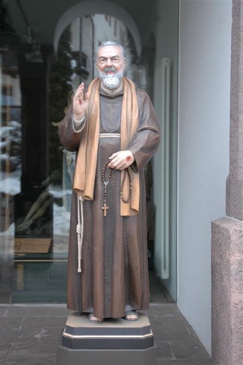 statua di Padre Pio