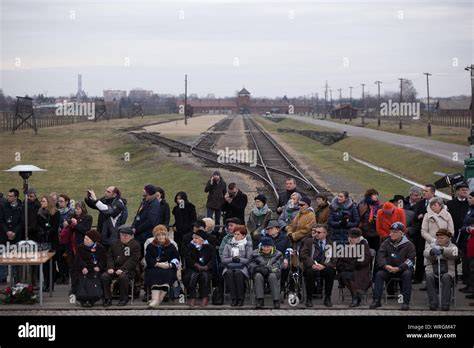 Memoriale all'ingresso del campo di concentramento di Auschwitz