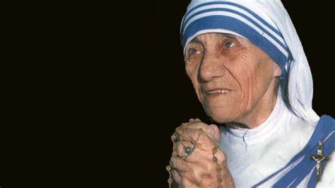 Madre Teresa di Calcutta che prega