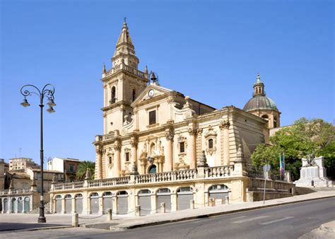Veduta panoramica del centro storico di Ragusa con la Cattedrale di San Giovanni Battista
