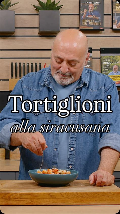 Fotografia di un piatto tipico della tradizione siciliana servito al ristorante