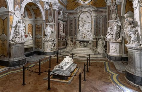 Veduta d'insieme dell'interno della Cappella Sansevero con le sue statue allegoriche e l'Altare Maggiore