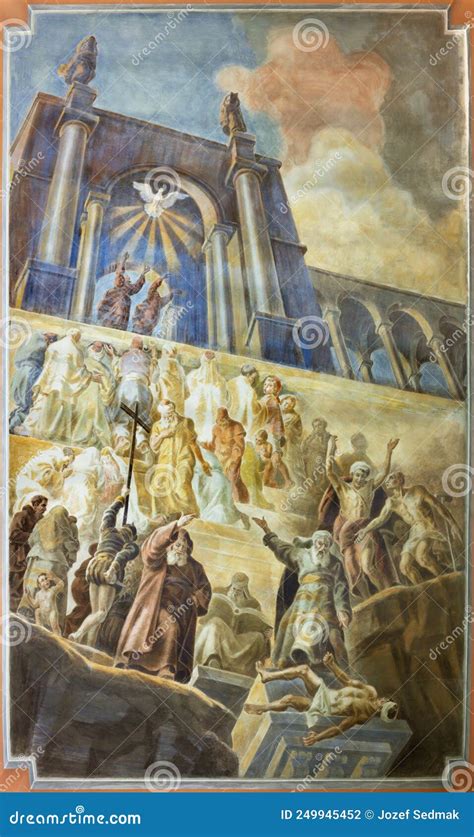 Foto dell'affresco del Trionfo del Francescanesimo di Baciccia nella volta della Chiesa dei Santi Apostoli