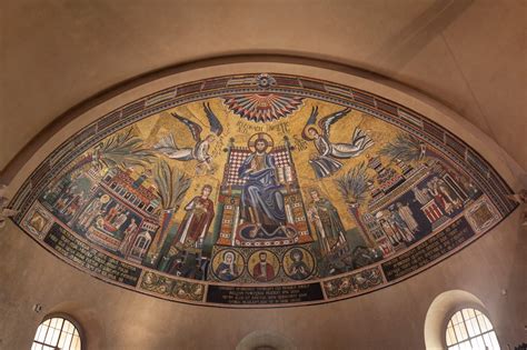 Dettaglio del mosaico nella cappella dell'Immacolata Concezione nella Basilica dei Santi Pietro e Paolo all'EUR
