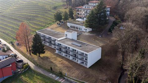 Foto panoramica della struttura Santa Rita immersa nel contesto collinare di Sarno