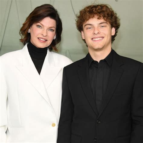 Foto d'archivio di Linda Evangelista durante la sua carriera sulle passerelle internazionali