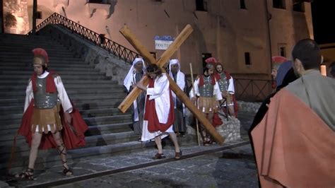 Rappresentazione della Passione di Cristo con figuranti in costume storico.