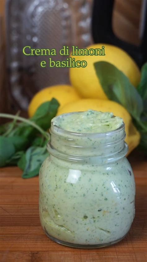 composizione degli ingredienti per la crema di basilico