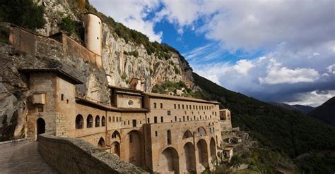 Schema dei sentieri escursionistici che collegano i monasteri benedettini di Subiaco