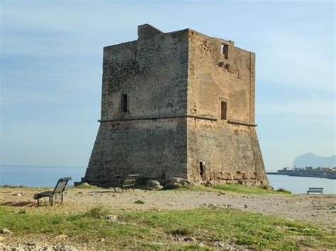 Ricostruzione storica delle antiche torri di avvistamento saracene in Calabria