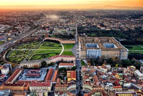 vista aerea di Santa Maria Capua Vetere e della Reggia di Caserta