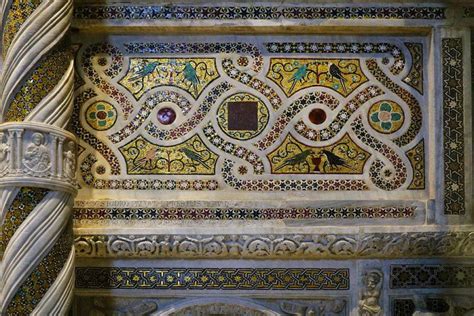 L'ambone mosaicato della Cattedrale di Sessa Aurunca