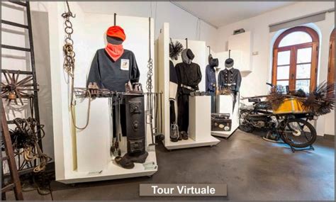 Interno del Museo dello Spazzacamino con attrezzi storici del mestiere