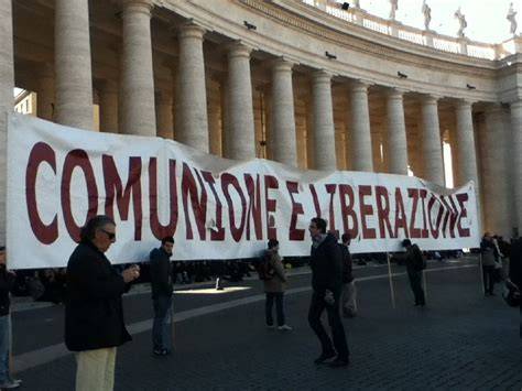 Loghi di Azione Cattolica e Comunione e Liberazione affiancati, o una foto dell'incontro online Truffelli-Carrón