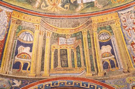 Mosaico o affresco romanico degli Apostoli con i loro simboli distintivi
