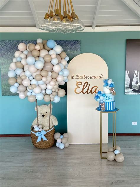 Allestimento per battesimo con palloncini in tonalità pastello