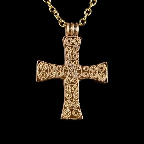 Pendente a croce bizantino in oro, 500-700 d.C.