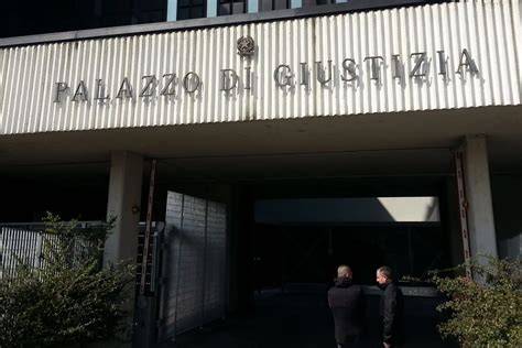 Foto del Tribunale di Reggio Emilia durante il processo 