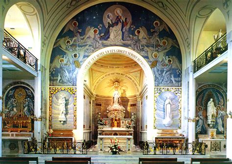 Esterno della Cappella della Medaglia Miracolosa a Rue du Bac, Parigi