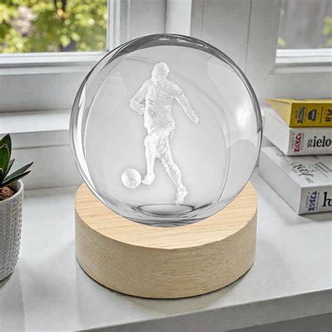 Lampada LED a tema calciatore per bomboniera di Cresima