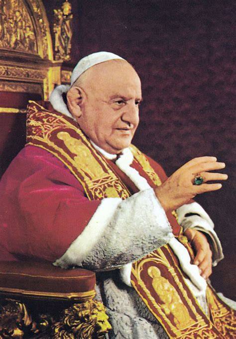 Papa Giovanni XXIII che accarezza un bambino